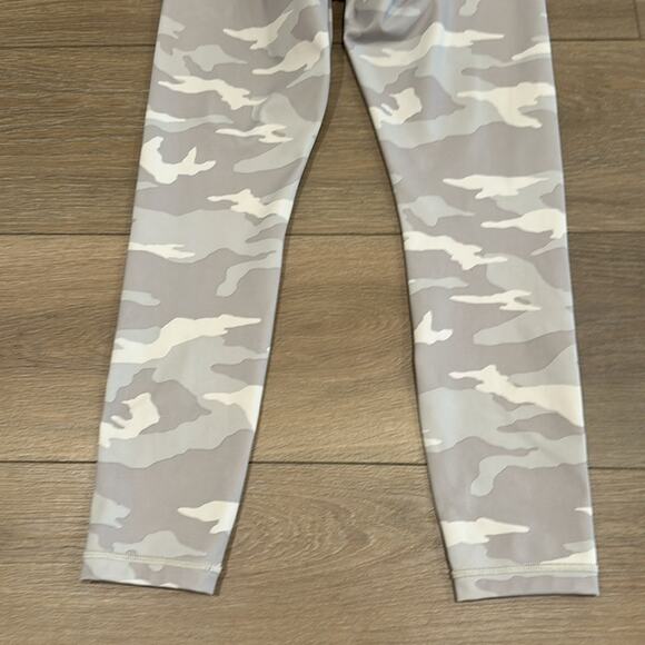 ATHLETA Taupe Gray Camo Elation 7/8 Tight Active Workout Gym Leggings Size XS - Picture 7 of 12